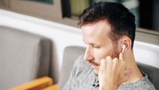 using earbuds with a microphone array