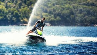 kawasaki jet ski fling on water